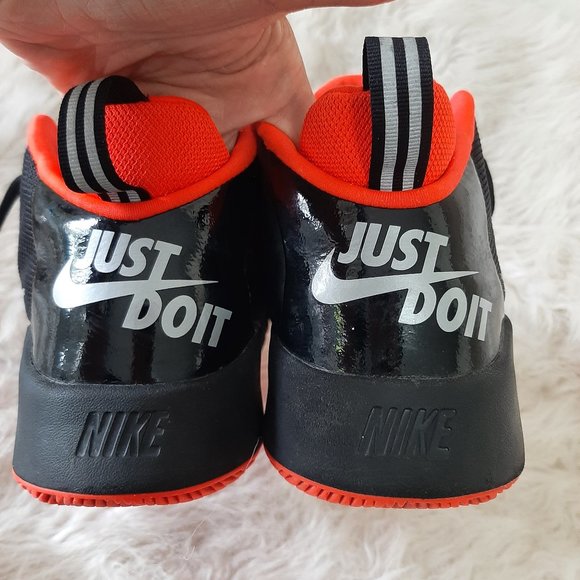 Nike Kid's Youth Black and Orange Training Shoes Siz Y6 - Picture 4 of 8